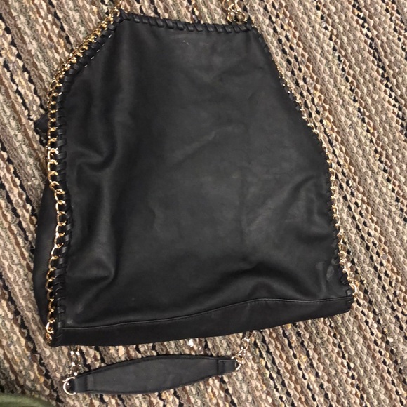 Black stylish bag with gold accent - Picture 2 of 4